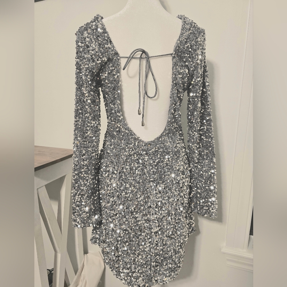 Selfie NWT Leslie Sequined Mini Dress Women's Sz Large/US 8 - Picture 3 of 16